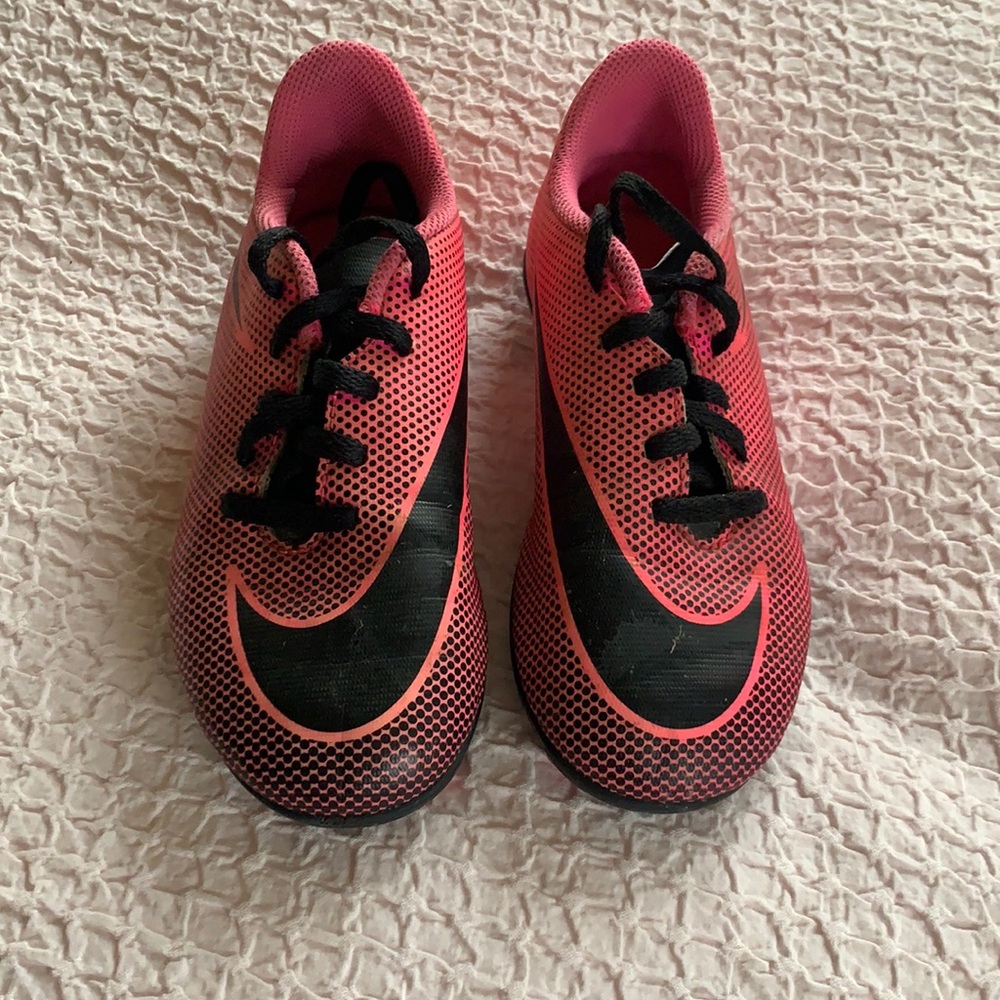 Nike girls soccer cleats. Size 13